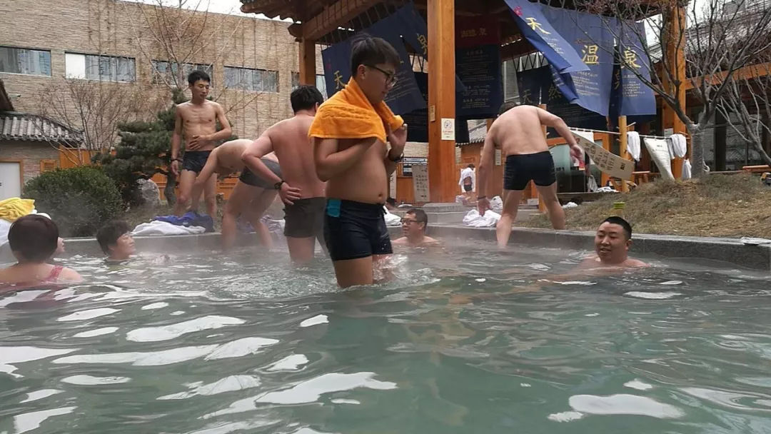 恒盛娱乐 | 海鲜+温泉双倍满足，这个年会有点嗨！